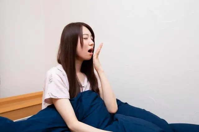 5大生活習慣讓你「越放假越累」！專家：吃完中餐別倒頭睡