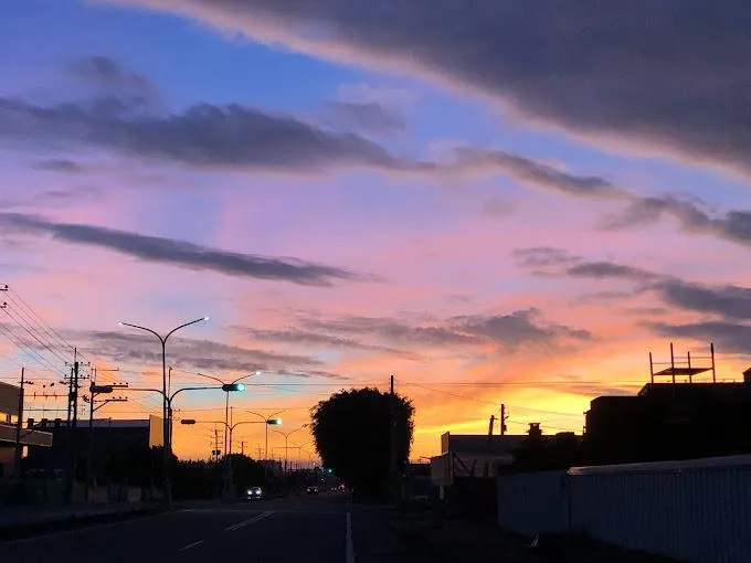 快訊/夜空遭染橘！雲林蘋果麵包工廠深夜爆大火　濃煙竄天「全面燃燒」