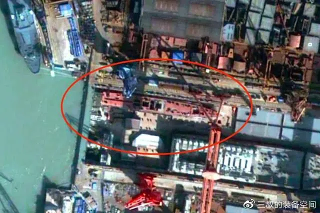 「航母貼身保鑣」衛星照曝光！陸6000噸級054B護衛艦成形堪比驅逐艦