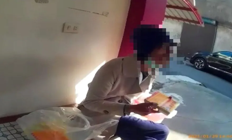 員警送暖意外查到通緝犯！男子坐土地公廟吃完熱食被逮捕歸案