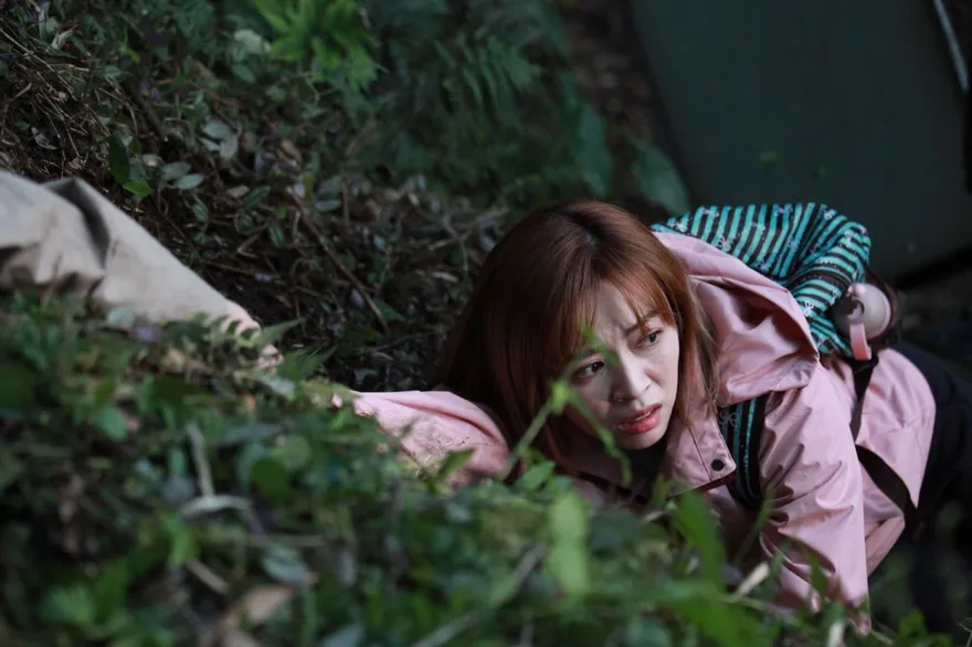 《市井豪門》演員群「低溫6度爬山」！王瞳「不慎滑落山坡」屁股抽筋慘況曝