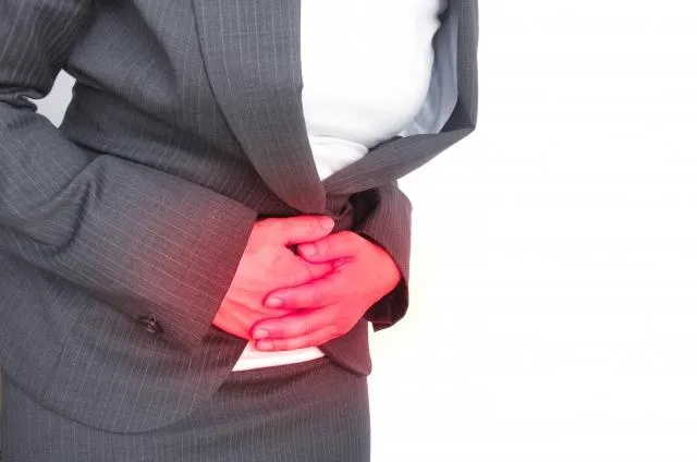 咳嗽1個月未癒以為感冒　就醫才知是「胃食道逆流」！醫曝9症狀需注意