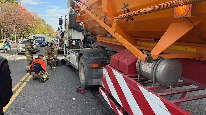 命喪輪下！台南聯結車疑轉彎死角擦撞釀禍　87歲女騎士遭捲車底亡
