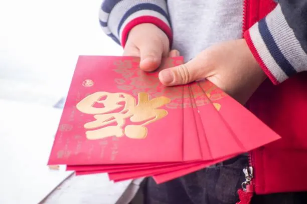 媽媽保管紅包！和女兒簽收據畫押　網眼尖揪「1細節」笑：薑還是老的辣