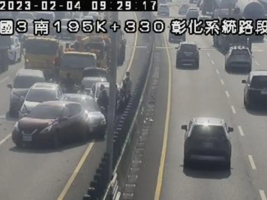 快訊/補班日驚傳車禍！國3彰化段「6車追撞」　回堵1公里