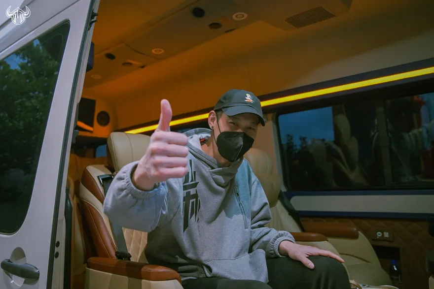 影/林書豪清晨抵台！鋼鐵人GM高景炎親自接機　來台第1件事曝光…