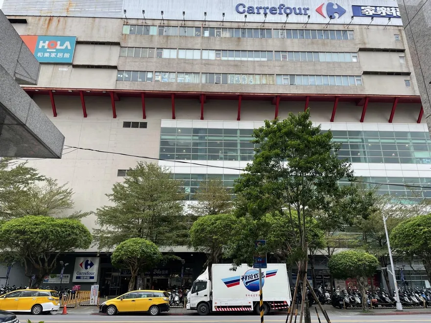 快訊/疑因心肌梗塞奪命！8旬翁逛大賣場突暈倒　緊急送醫仍告不治