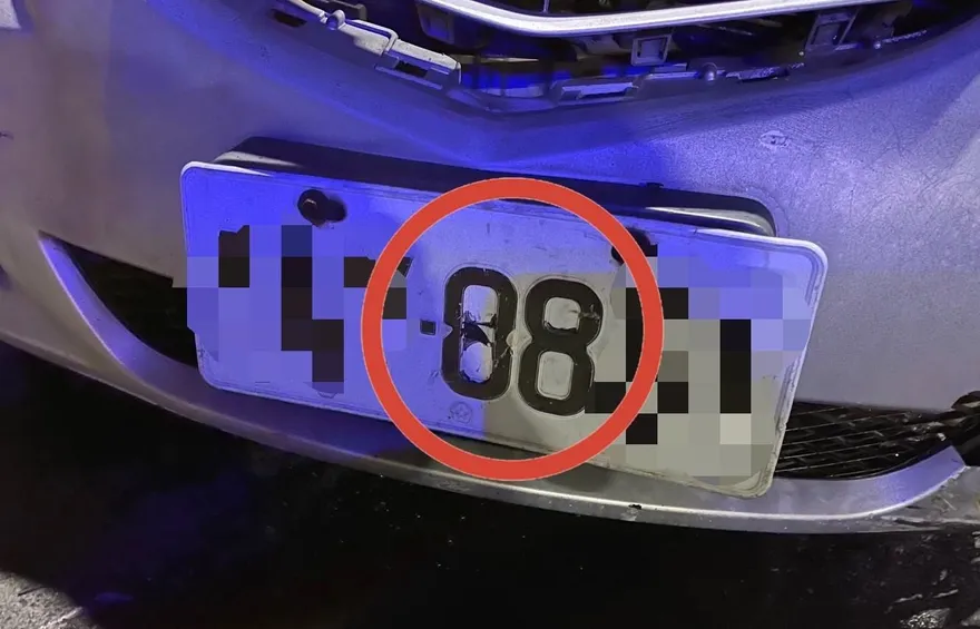 影/「08」變造車牌94這麼瞎！毒蟲「車換車」10秒偷車過程全都錄　但卻讓人看了傻眼