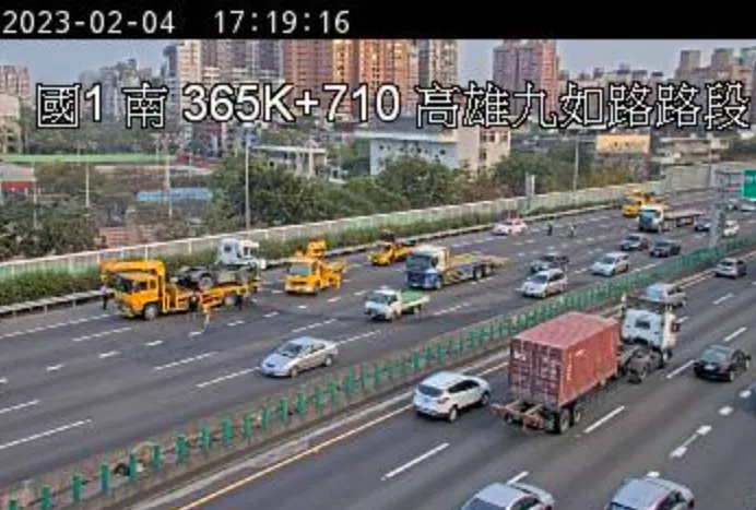 快訊/國一「砂石車暴撞護欄折甘蔗」！北上高雄九如段回堵3公里