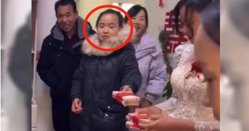 不甘願付弟媳錢！4姊妹合包35萬禮金　擺臭臉轉交…不屑表情全都錄