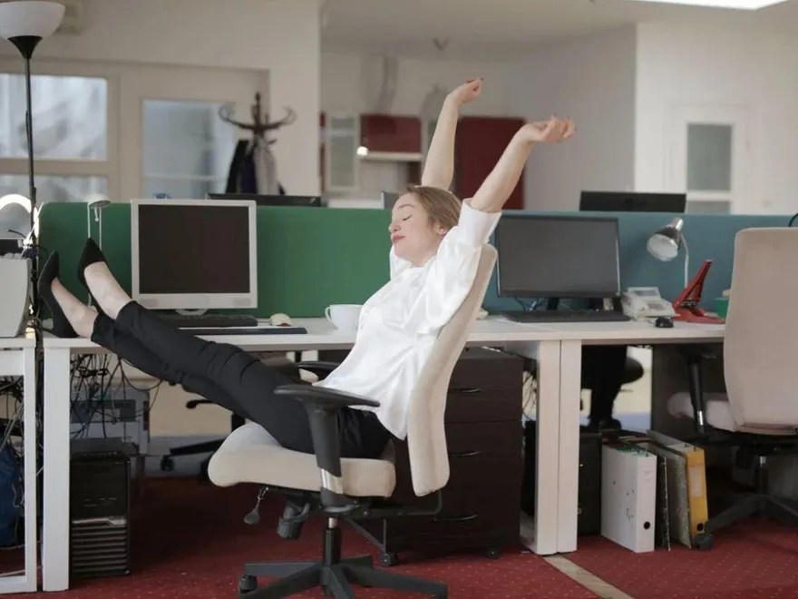 「薪水小偷」前3名星座曝！天秤請假理由超扯、射手「暫時性罷工」