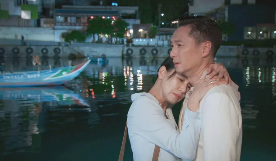 謝祖武撇妻帶張本渝「淡水海邊私奔」！一到現場傻了：感覺像是要偷渡