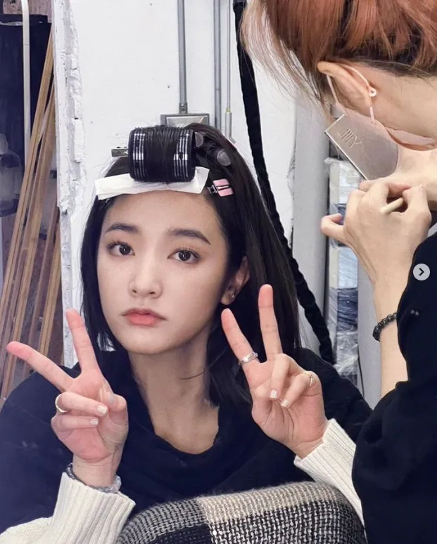 「最美警花」睡到嘴開開！16秒偷拍影片曝…9萬人朝聖：怎麼可以睡成這樣