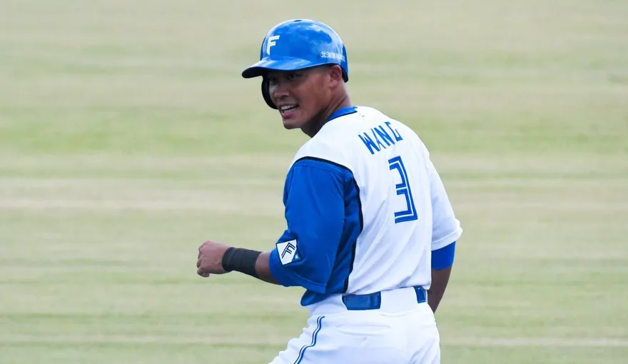 火腿隊紅白戰王柏融替補上場　首打席就敲安打