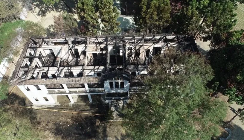 施工前大火！大武營區百坪隊史館全毀　屏東縣長周春米「盡速調查」