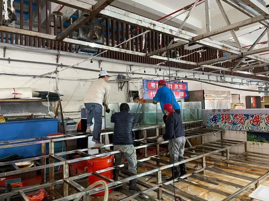 7000元買到發臭帝王蟹！八斗子攤商多次違規　基隆市府：斷水電終止契約