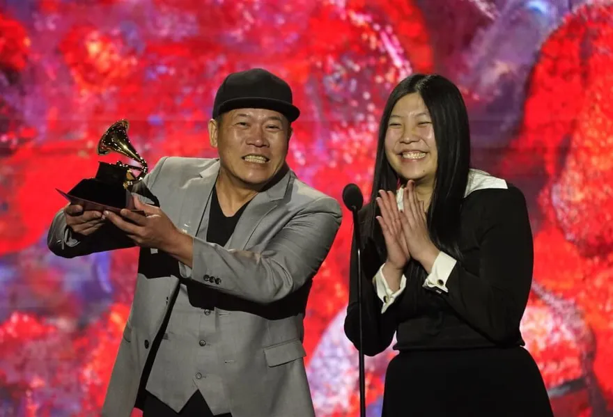 18年7度入圍！蕭青陽攜手女兒「榮獲葛萊美獎」　中文得獎感言曝光