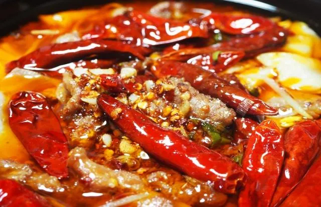 男大生爽吃麻辣鍋...隔天竟「眼中風」！醫：出現「這症狀」速就醫　逾時恐沒救！