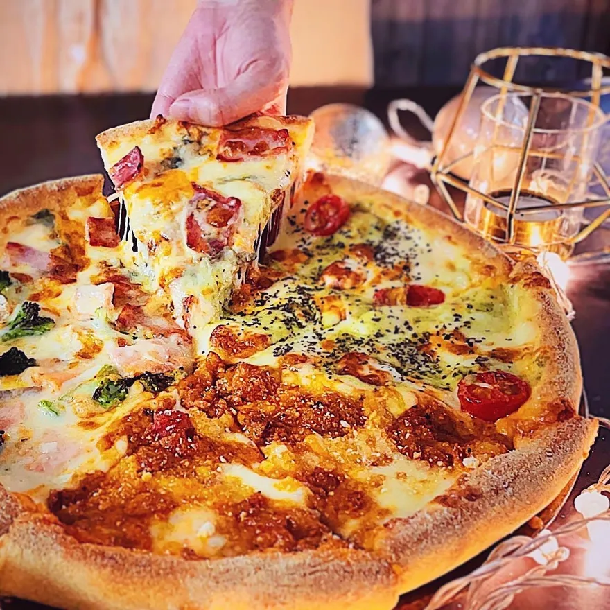 披薩店優惠大彙整！達美樂限時外帶大披薩199　拿坡里推超值炸雞優惠