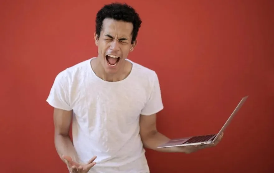 小王不甘被分手！發「半裸出浴照」給她媽　要人妻「一輩子爛掉」