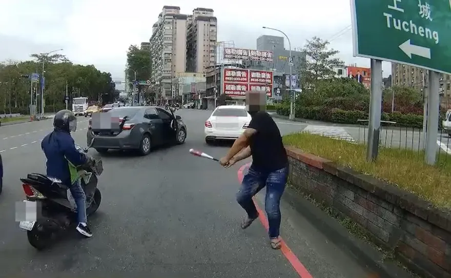 貨車三峽遇到惡煞球棒砸車　警方再逮2人到案