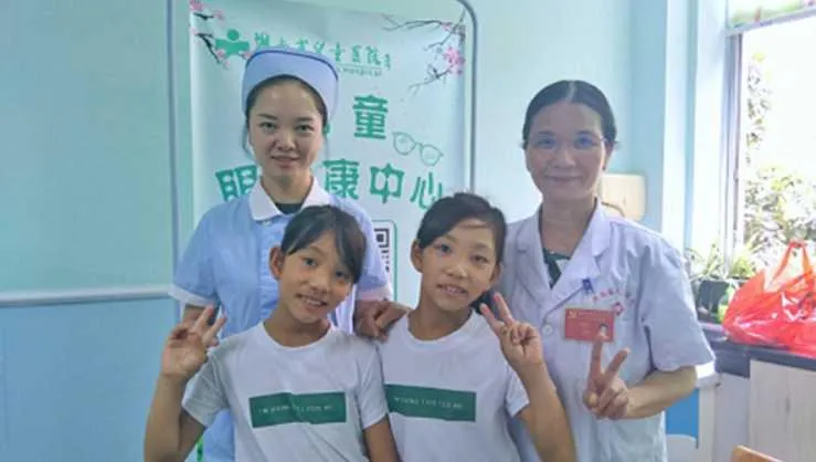 胸腹相連14年！陸首例分離成功連體女嬰現況良好