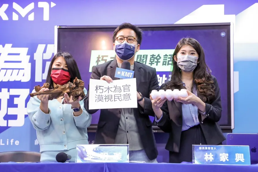 運安會主委楊宏智被爆蹺班泡溫泉　藍營痛批「朽木內閣」