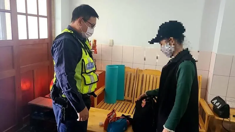 87萬沒有變少！恆春婦把大筆摳摳掉客運上　警及時聯絡司機齊「救錢」