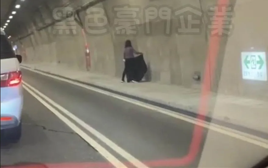 影/哪來的勇氣？大膽女隧道內「當眾小解」　警方要開罰了