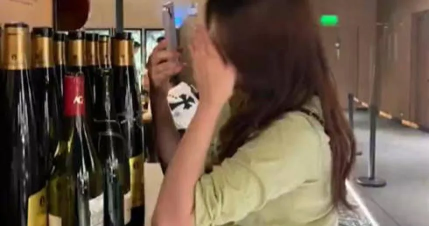 25年閨蜜竟是「數10家公司副董」　妹子嚇傻：她平常都說自己賣雞蛋