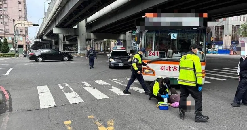 行人地獄又一樁？新北中和這輛公車　疑因視線死角撞倒斑馬線上８旬嬤