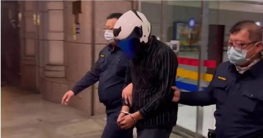 韓籍男載妹酒駕自撞橋墩！BMW大力彈起　卡路中動彈不得