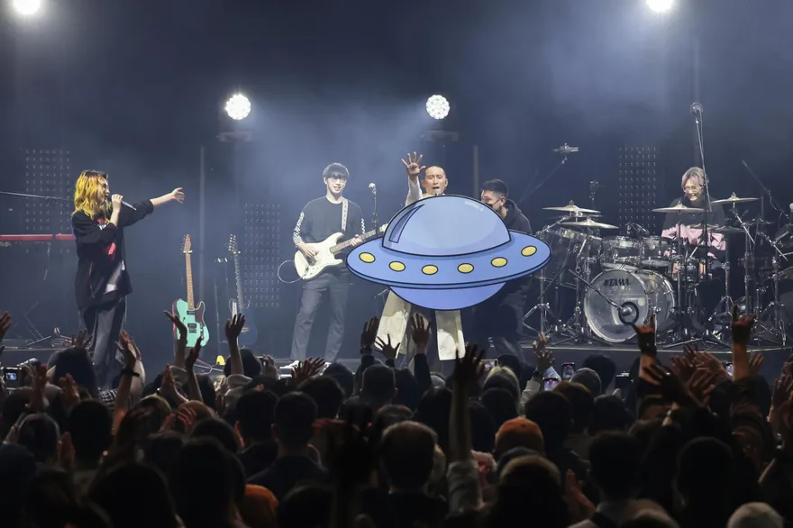 Tizzy Bac演唱會神秘嘉賓來了！「瘦子」現身全場笑翻　她羞揭：是繆思男神