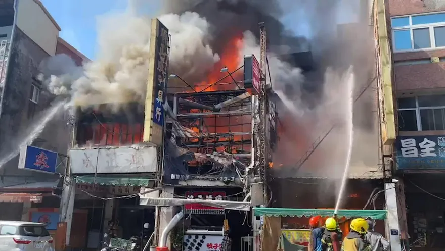 快訊/草屯鬧區早餐店惡火連燒5民宅　居民睡一半驚醒「穿四角褲」逃生