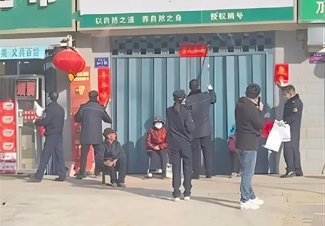 影/「迎接文明城市」江蘇城管挨家挨戶撕春聯　網友轟：有了文明沒了文化