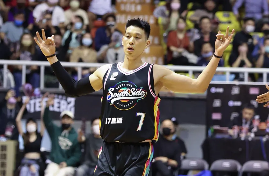 林書豪做愛心！首秀奪MVP率隊取勝　賽後捐4.5萬做公益