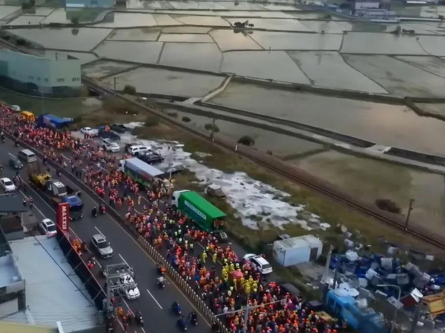 白沙屯媽祖進香/粉紅超跑直奔台中大肚！11萬信眾緊緊跟隨　空拍美景曝光