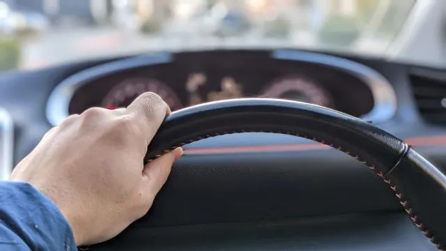 50歲男開8小時車程竟釀癱瘓！尿失禁就醫才知是罹「馬尾症候群」