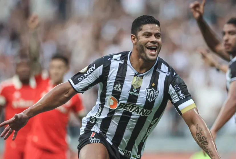 影/這角度也能進！巴西「綠巨人」自由球世界波　二婚前妻姪女更令人驚呆