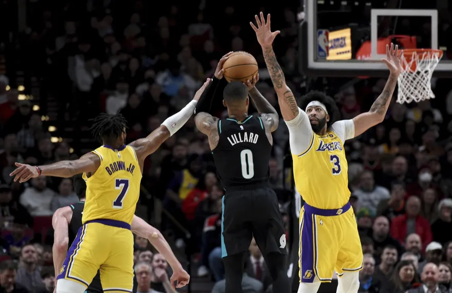 影/詹皇連3戰缺陣！里拉德狂砍40分　拓荒者三分雨血洗湖人創紀錄