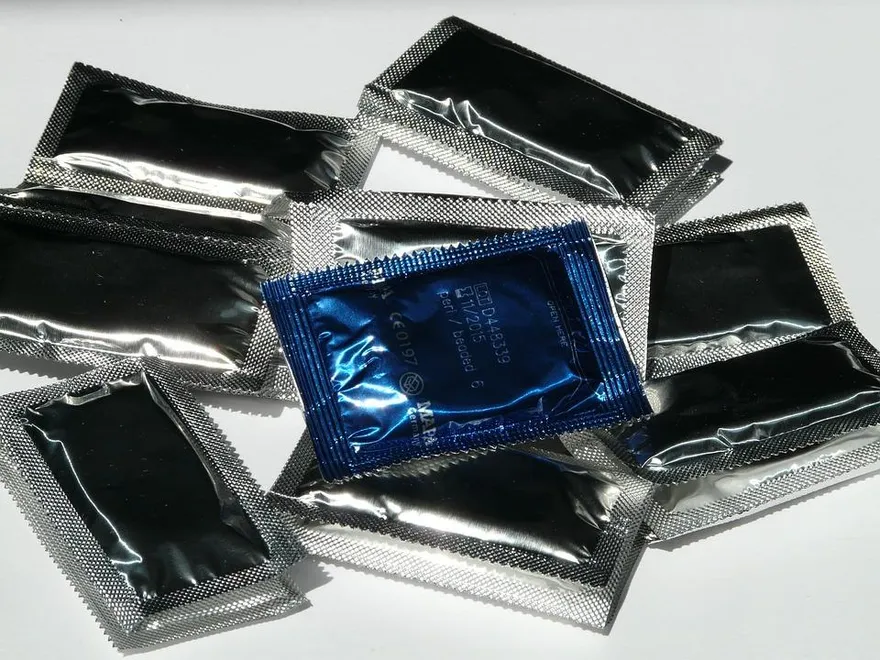 情人注意！疫情3年「淋病、梅毒」病例創新高　疾管署：記得戴套