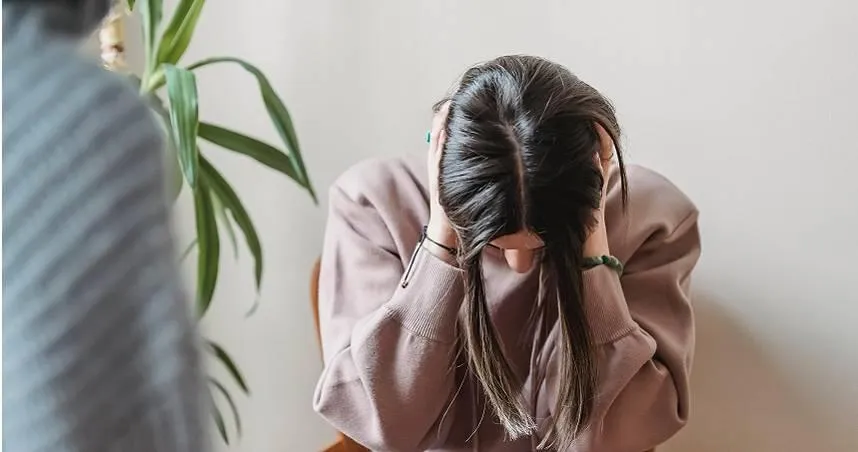 小賴床晚起帶兒上學！婆婆飆罵「畜生」她傻眼　老公被看沒有只能忍氣吞聲