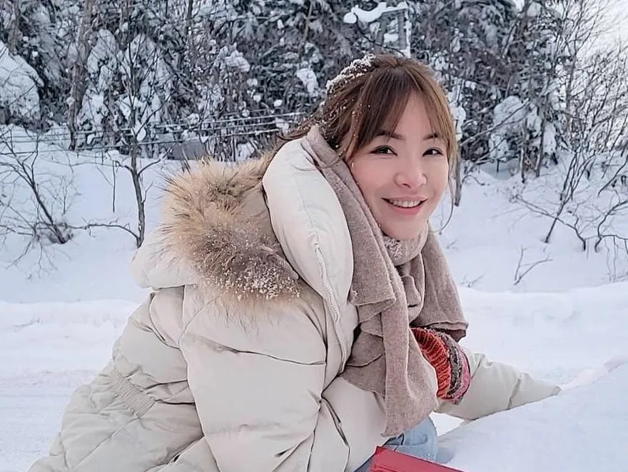 陳沂緊咬王思佳！不買帳「花7500送檢90萬爭議包」…再列5大疑問：人設翻車