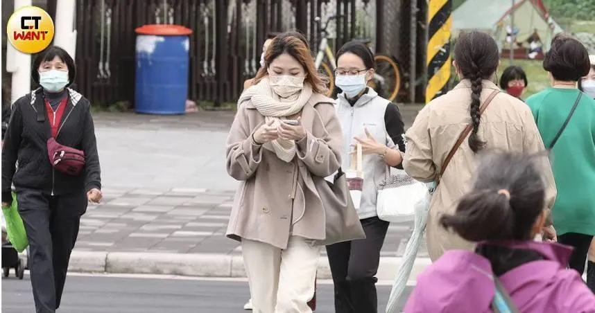 全台19縣市亮低溫燈！明晨「2地區」急凍降到6℃　下波變天時間曝
