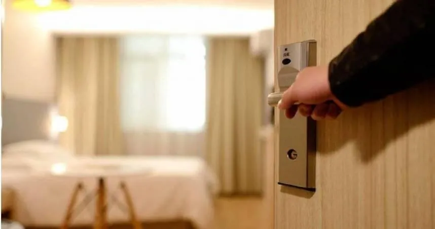 上個廁所卻被載到摩鐵！保守女嚇壞「不再信人」…網聽經歷皺眉：好紳士