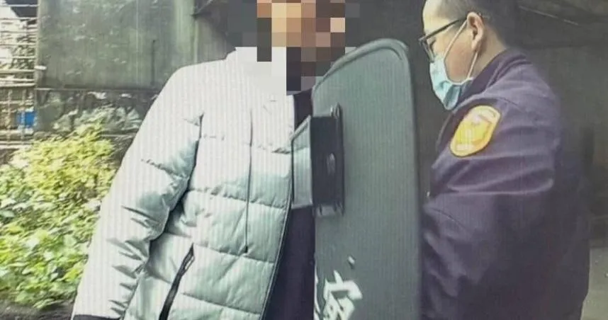 蘆洲男為9千元想砍女友　遭警壓制搜出「毒品梅片」　稱只吃了半顆
