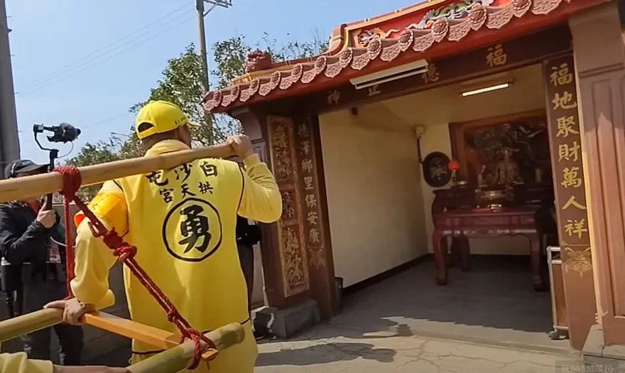 白沙屯媽祖進香/媽祖回應請求！衝土地公廟喬香爐　信眾目睹讚嘆：神蹟