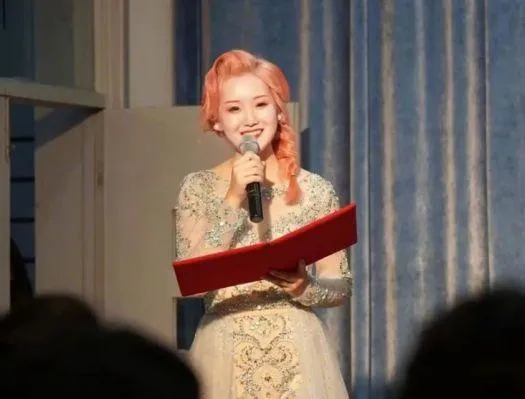 24歲正妹女學霸不堪網路霸凌　「一張粉紅長髮照」遭逼上絕路