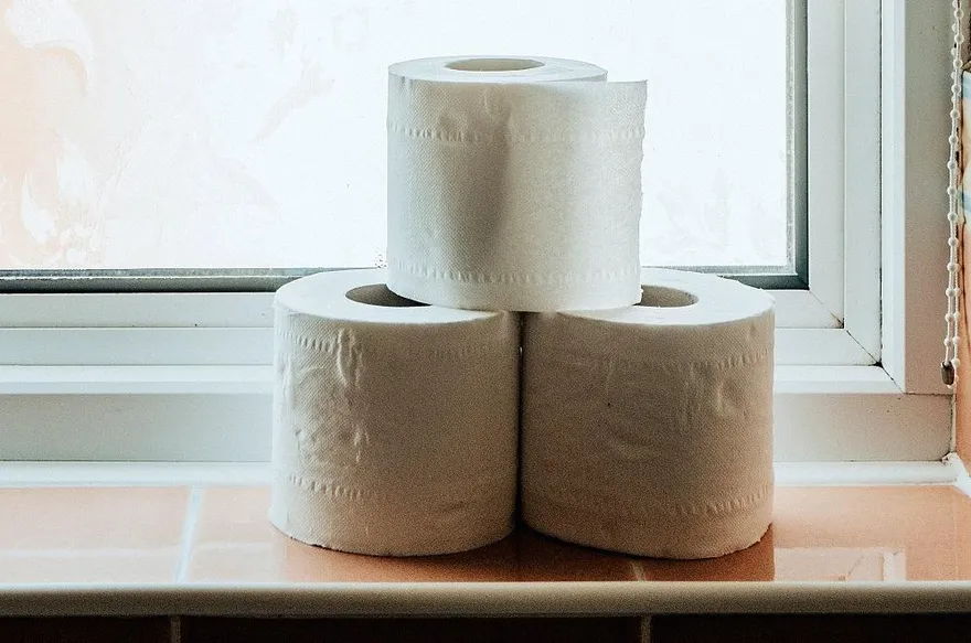 撿路邊衛生紙慘賠18萬！失主、回收嬤「開撕互告」　她被判恐嚇取財…鬧劇謝幕