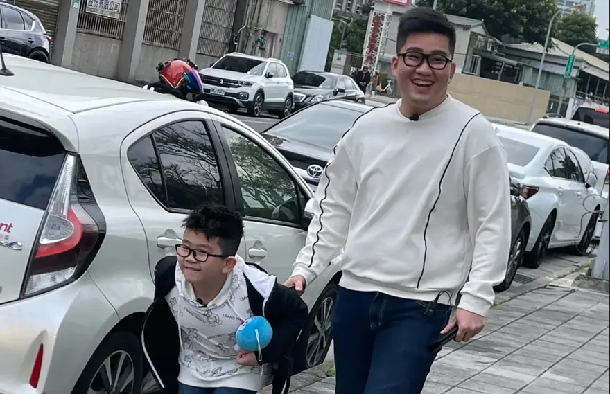 Joeman「同框新豐街底迪」撞臉照曝光！認「小孩不能偷生」不藏了